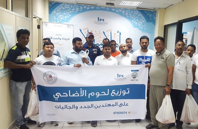 توزيع الاضاحي على المسلمين الجدد داخل الكويت
