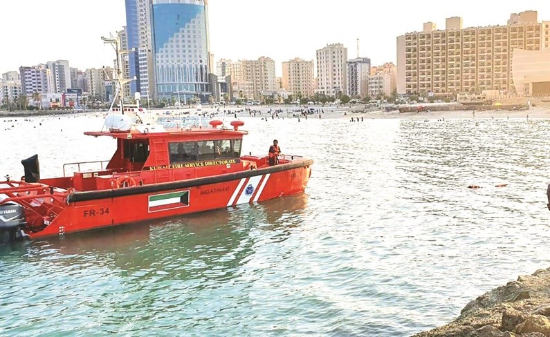 آليات الإطفاء خلال عملية البحث عن الغريق