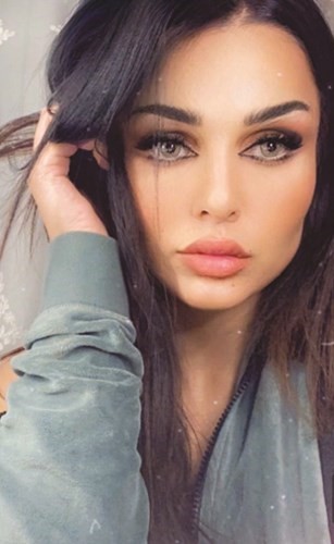 المغنية اللبنانية رولا