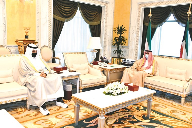 سمو ولي العهد الشيخ نواف الاحمد مستقبلا انس الصالح