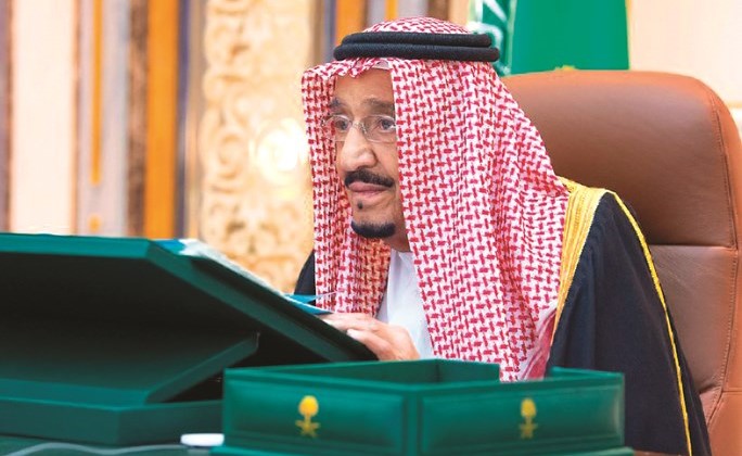 خادم الحرمين الملك سلمان بن عبد العزيز مترئسا جلسة الحكومة من مقره في مستشفى الملك فيصل	(واس)