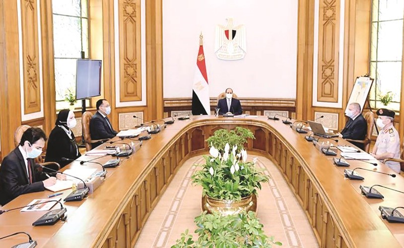 جانب من اجتماع الرئيس عبد الفتاح السيسي مع رئيس الحكومة وعدد من الوزراء والمسؤولين