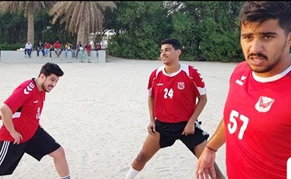 من تدريبات فريق يد الفحيحيل على الشاطئ