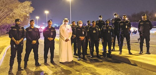  اللواء جمال الصايغ يتوسط فريق زين ورجال الداخلية