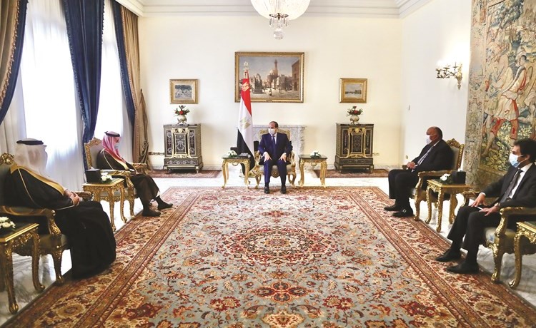 الرئيس المصري عبد الفتاح السيسي مستقبلا وزير الخارجية السعودي صاحب السمو الأمير فيصل بن فرحان