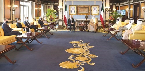  سمو رئيس الوزراء الشيخ صباح الخالد خلال استقباله المبعوث الأميركي لإيران وكبير مستشاري السياسات لوزير الخارجية براين هوك والوفد المرافق