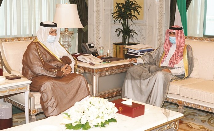 سمو نائب الأمير وولي العهد الشيخ نواف الأحمد مستقبلا سمو الشيخ جابر المبارك