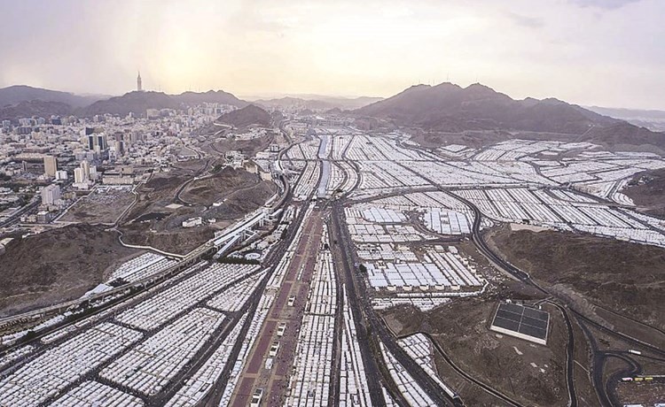 صورة جوية لمشعر منى حيث سيقضي الحجاج يوم التروية	(واس)