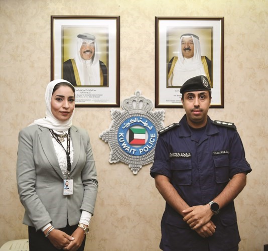العقيد عبداللطيف العدواني مع الزميلة آلاء خليفة