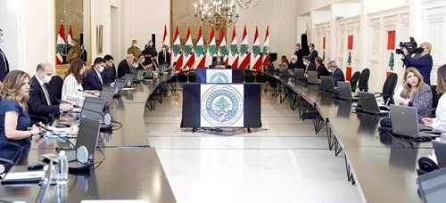  الرئيس العماد ميشال عون مترئسا جلسة مجلس الوزراء بحضور رئيس الحكومة حسان دياب والوزراء	(محمود الطويل)