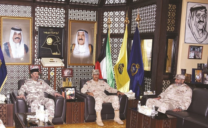 الفريق الركن محمد الخضر خلال استقبال العميد عبدالله الدعجه بحضور الفريق الركن خالد الصباح