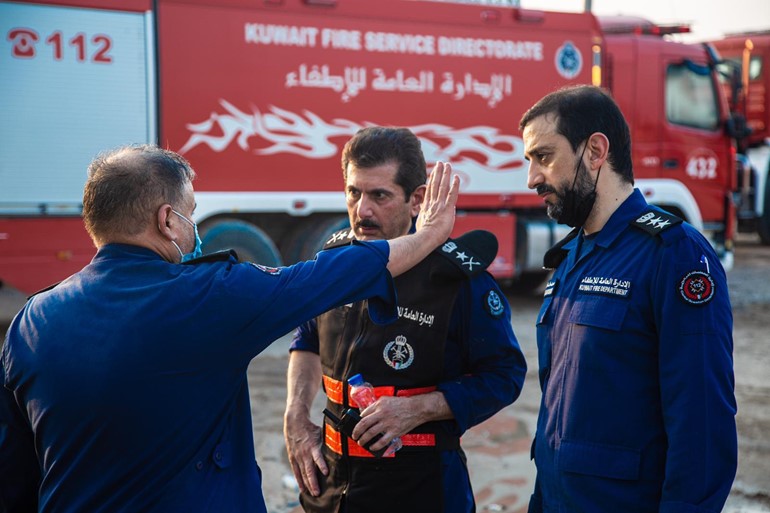 بالفيديو والصور.. "الإطفاء "تسيطر على حريق هائل كاد أن يلتهم مساحة 40 ألف متر مربع بالصليبية الزراعية