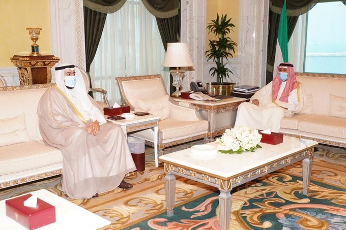 وزير الصحة: نائب الأمير أبدى حرصه الشديد على صحة المواطنين والمقيمين ووجوب استمرار الإجراءات الصحية في مواجهة كورونا