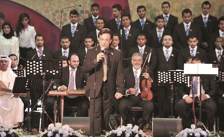 د.عامر جعفر في إحدى أمسياته الموسيقية بالهيئة العامة للتعليم التطبيقي