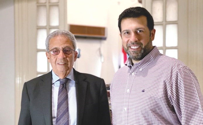 المخرج د.علي حسن مع الأمين العام لجامعة الدول العربية السابق د.عمرو موسى