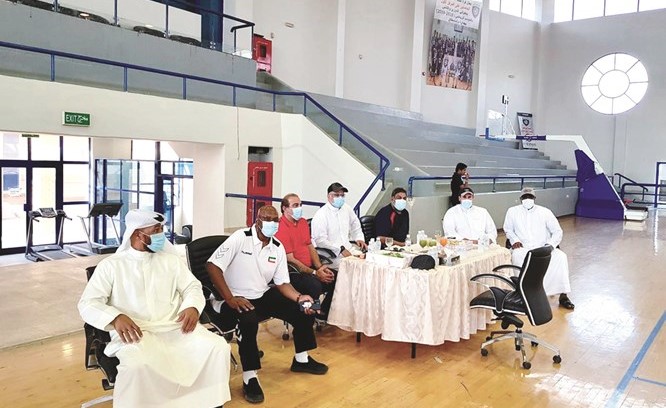 التزام تام بالإرشادات الصحية من الجهازين الإداري والفني للمنتخب الوطني أثناء الجولة التفقدية