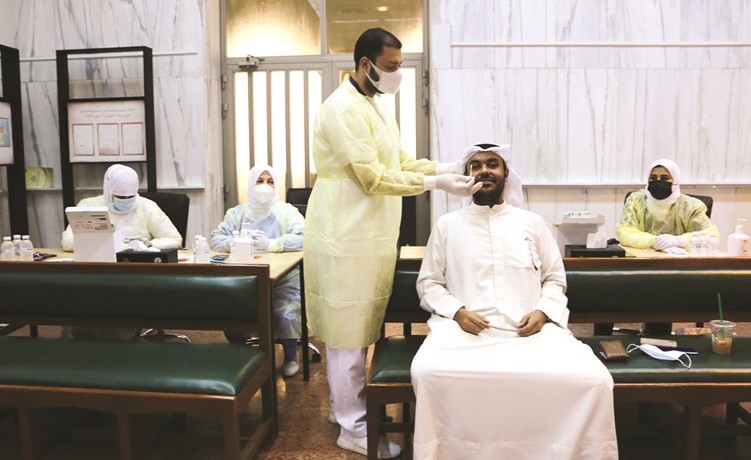 جانب من إجراء المسحات الطبية لأعضاء المجلس