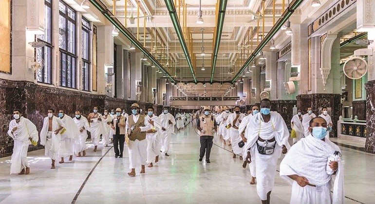 ويسعون بين الصفا والمروة	(أ.ف.پ)