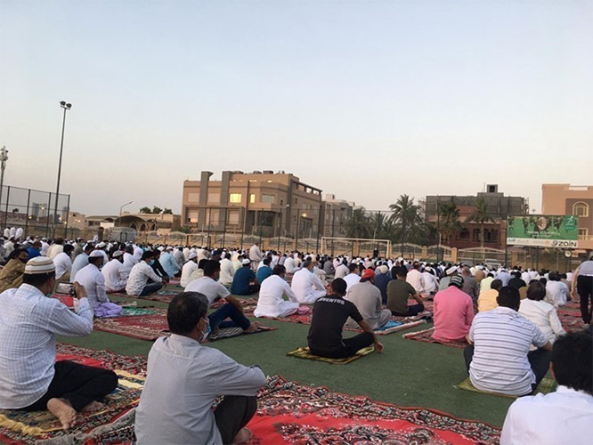 بالفيديو والصور.. خطبة العيد تدعو للأمير : اللهم ألبسه ثوب الصحة والعافية ومُنّ عليه بدوام الشفاء ورده إلى وطنه وأبنائه