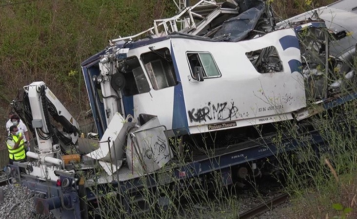 بالفيديو.. حادث تصادم لقطار سريع في البرتغال اسفر عن وفاة شخصين