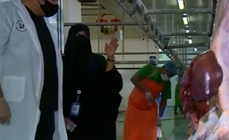 بالفيديو.. قصة امرأة سعودية نجحت بالعمل في المجال الذي كان حكراً على الرجال لسنوات