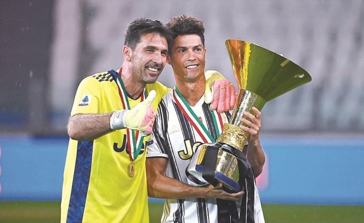 روما يفسد تتويج «السيدة العجوز»