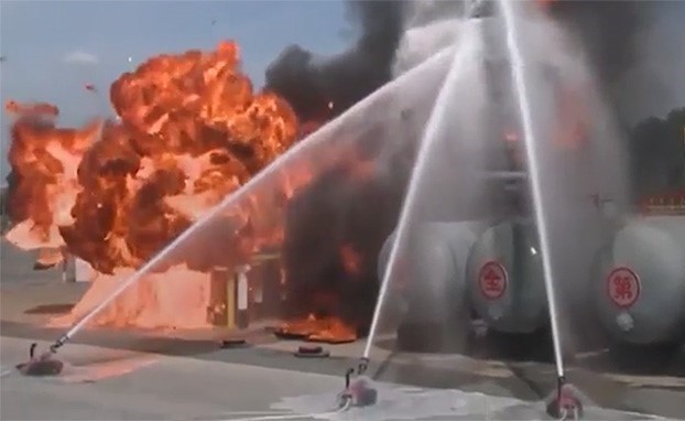 بالفيديو.. روبوت يقاوم الانفجارات ويخمد الحرائق