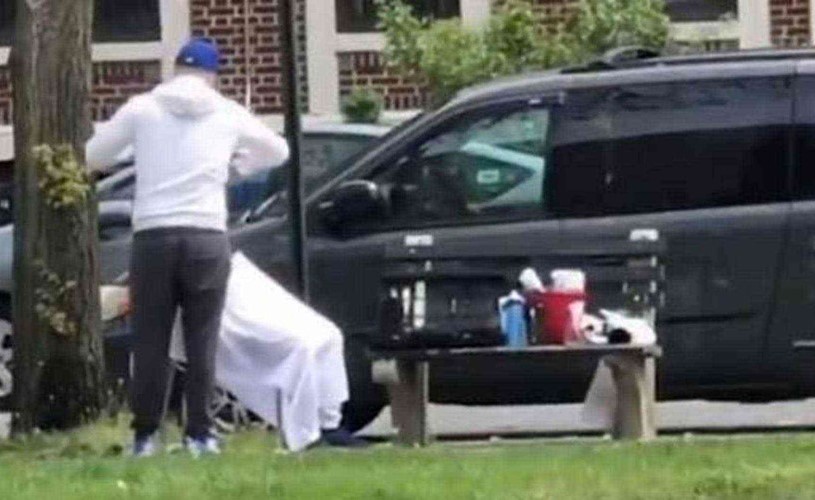 صالون حلاقة في الهواء الطلق بمتنزه سنترال بارك