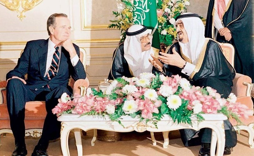 الراحلان الكبيران الملك فهد بن عبدالعزيز مع الرئيس بوش الأب في أحد لقاءاتهما