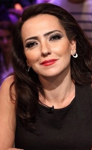 أمل عرفة بعد اصابتها بـ"كورونا": "رغم إنو المعقمات والكلور كانوا بارفاناتي المفضلة"