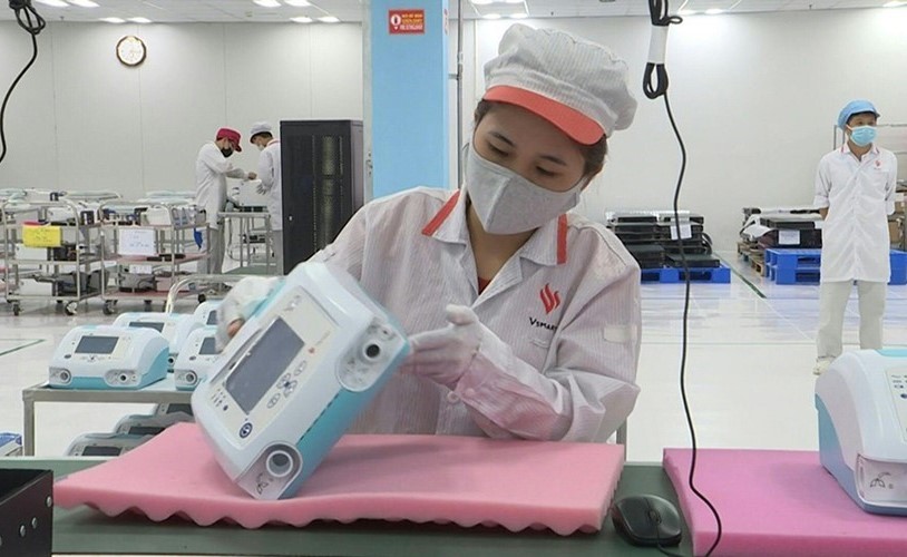 بالفيديو.. شركة فيتنامية تسرع وتيرة إنتاج أجهزة التنفس الاصطناعي