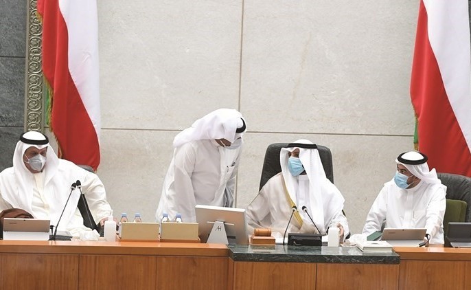 رئيس مجلس الأمة مرزوق الغانم وعلي الدقباسي وعيسى الكندري على المنصة 	(هاني الشمري)