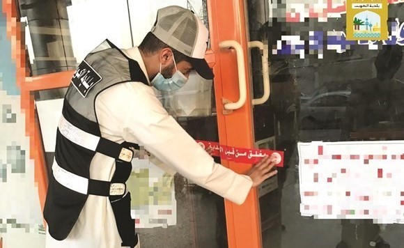 إغلاق المطعم المخالف في الأحمدي
