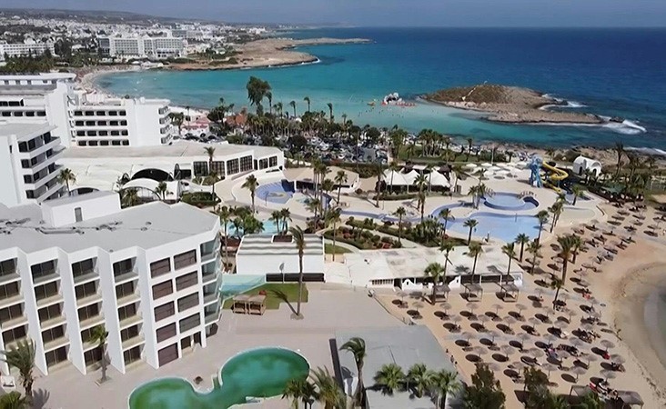 بالفيديو.. السياحة في قبرص منكوبة في غياب السياح البريطانيين