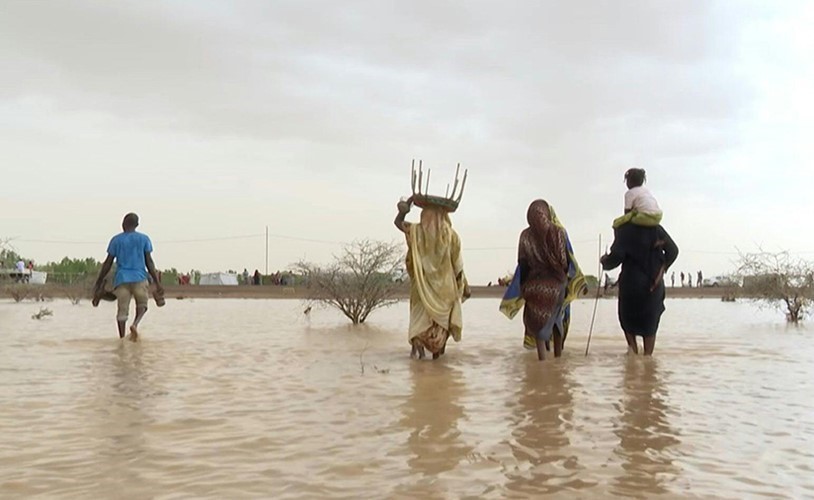 بالفيديو.. النازحون جراء سيول السودان يبحثون عن مأوى
