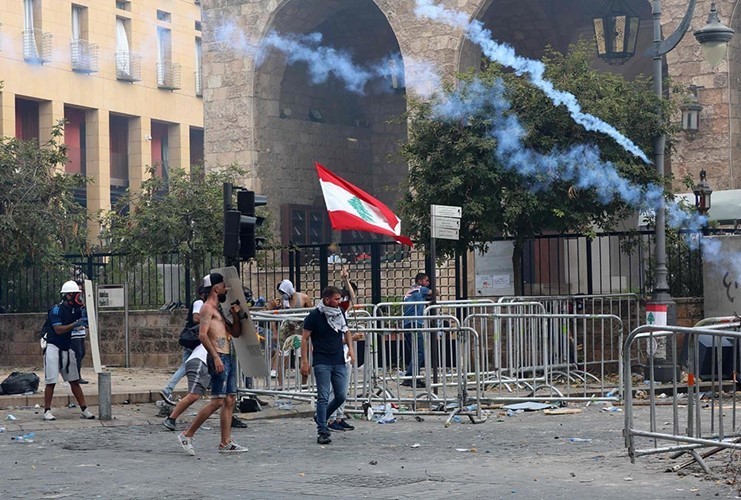 تلفزيون الـ«ام تي في» اللبناني: المتظاهرون اللبنانيون بعد اقتحام وزارة الخارجية: ستكون مقراً للثورة