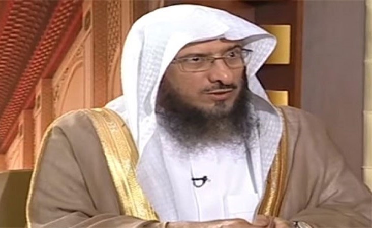 بالفيديو.. شاهد  حكم تأخير المرأة الصلاة بسبب أعمال البيت
