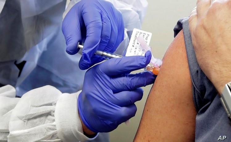لماذا يرفض ثلث الأمريكيين تعاطي لقاح كورونا حتى لو كان مجانًا؟