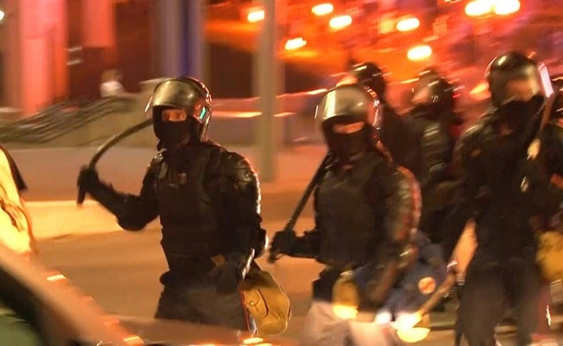 بالفيديو.. توقيف ثلاثة آلاف شخص وإصابة العشرات في تظاهرات في بيلاروس