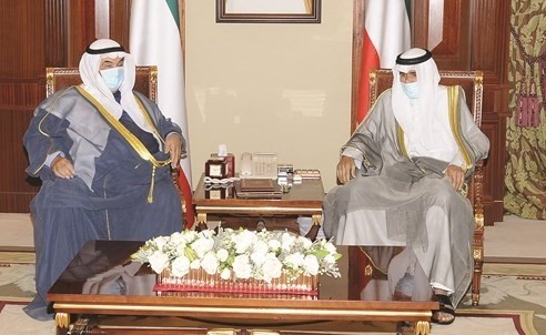 سمو نائب الأمير وولي العهد الشيخ نواف الأحمد مستقبلا سمو الشيخ ناصر المحمد