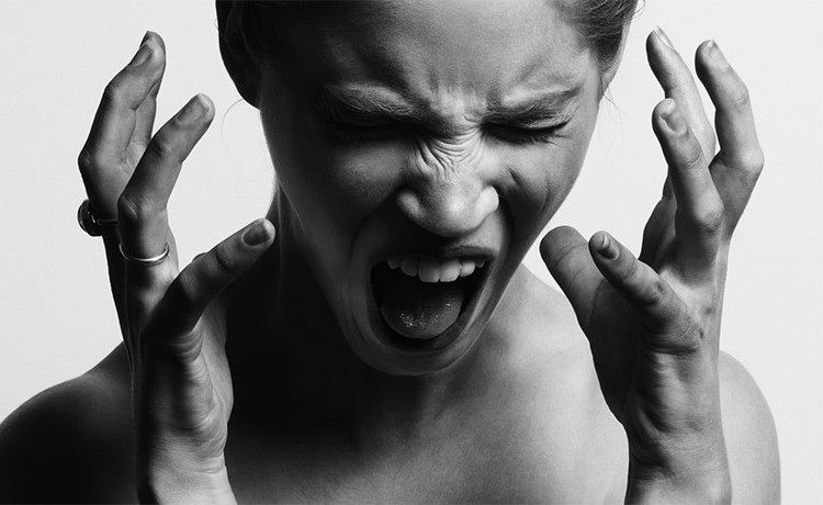 أخصائي نفسي : الصراخ مفيد ولكن هناك ضوابط  يجب مراعاتها عند اللجوء إليه