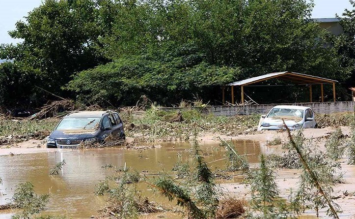 بالفيديو.. الفيضانات تطمس معالم جزيرة إيفيا اليونانية وتقتل 8 أشخاص