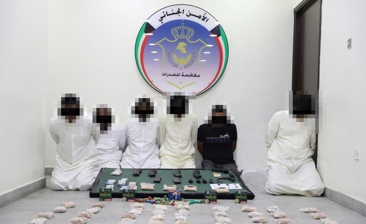 بالفيديو.. ضبط شبكة مكونة من 6 مواطنين تقوم بإدخال المواد المخدرة والمؤثرات العقلية إلى البلاد
