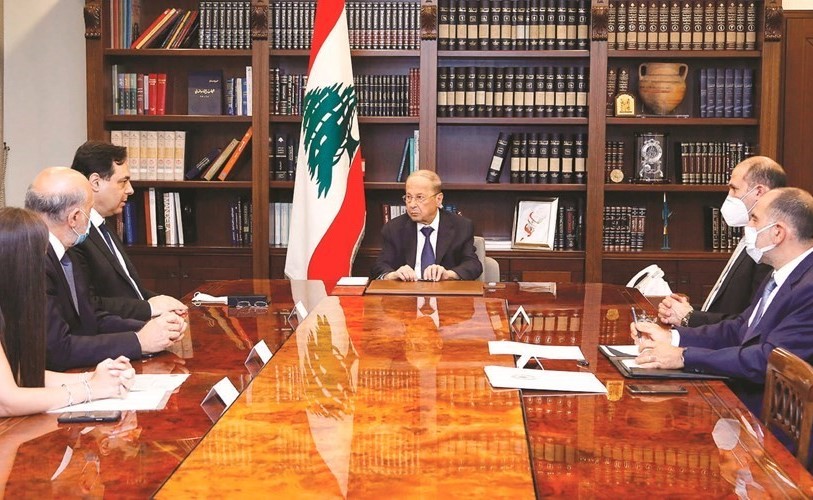 الرئيس العماد ميشال عون مترئسا اجتماعا بحضور رئيس حكومة تصريف الاعمال حسان دياب ووزير الصحة حمد حسن	(محمود الطويل)