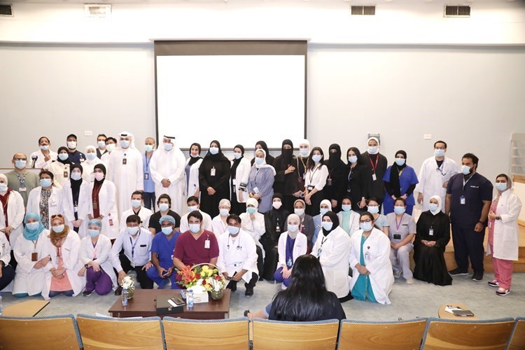 صورة جماعية للمكرمين من المتطوعين والعاملين بمستشفى العدان (زين علام)