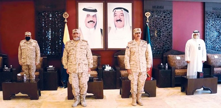 الفريق الركن محمد الخضر والفريق الركن خالد الصالح والشيخ د.عبدالله المشعل