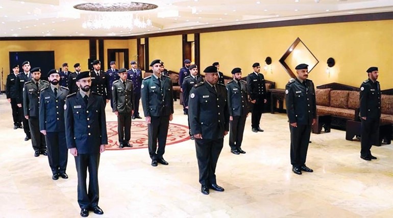 الضباط خلال مراسم تقليدهم الرتب