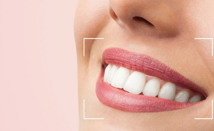 8 طرق طبيعية لتبييض أسنانك في المنزل