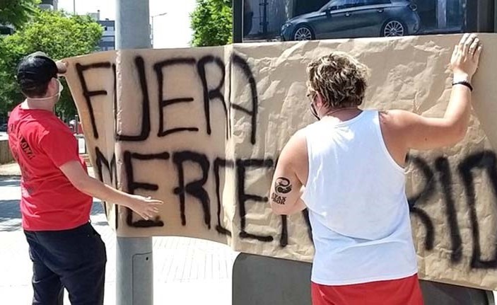 الهزيمة في عيون الصحف.. والجماهير: «ارحلوا يا مرتزقة»