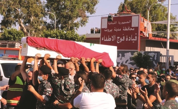 فوج اطفاء بيروت خلال تشييع الإطفائي رالف ملاحي الذي قضى في انفجار المرفأ	 (محمود الطويل)